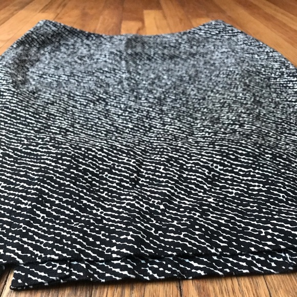 New York and Company Stretch Pencil Skirt - Picture 4 of 7